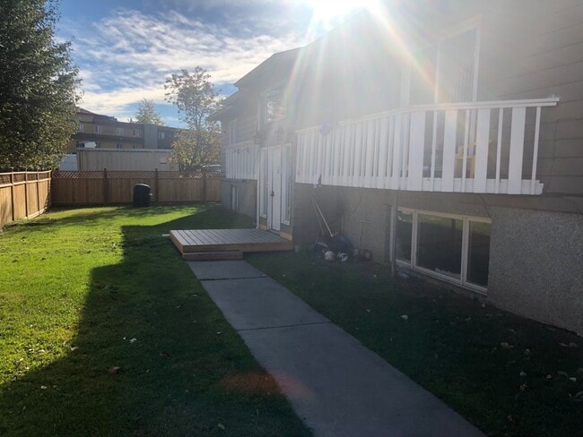 Enclosed Fenced Yard - 2824 W 42nd Ave Unit #4