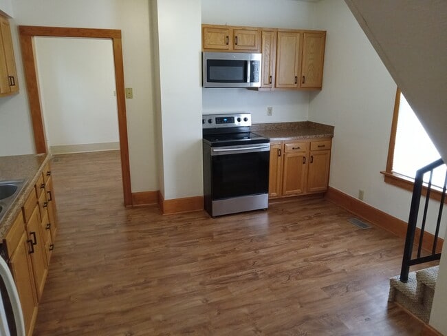 Photo - 1239 E Walnut St