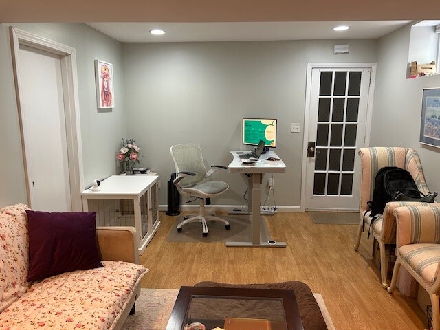 entrance/living room - 37 Moraine St Unit 37 Moraine St