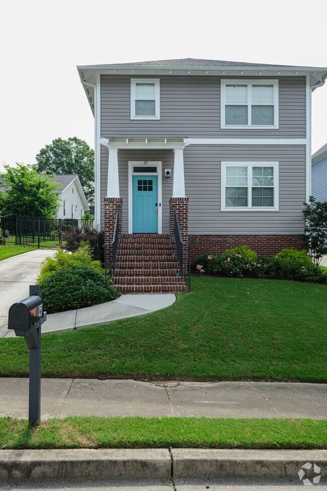 Building Photo - 3 Bedroom, 2.5 Bath in Prime Location! Law... Rental