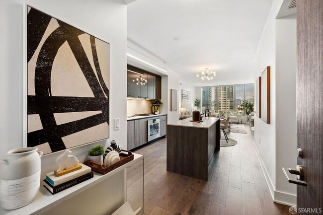 Building Photo - 338 Main St