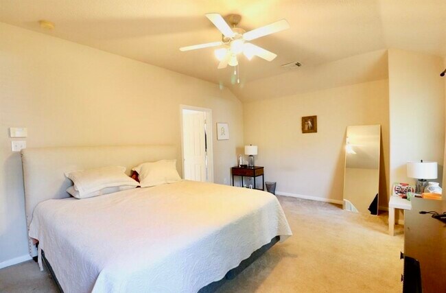 Photo - 135 S Spinning Wheel Cir