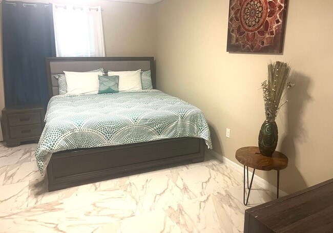 Photo - 701 SW McComb Ave