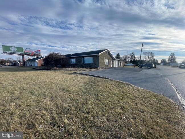 Building Photo - 4124 Lincoln Way E