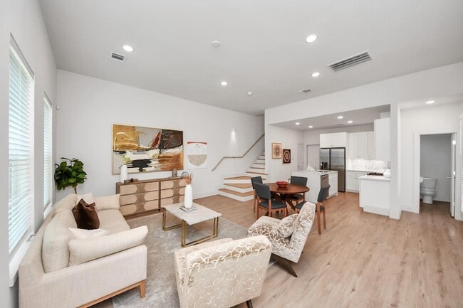 Photo - 1032 Glen Ln