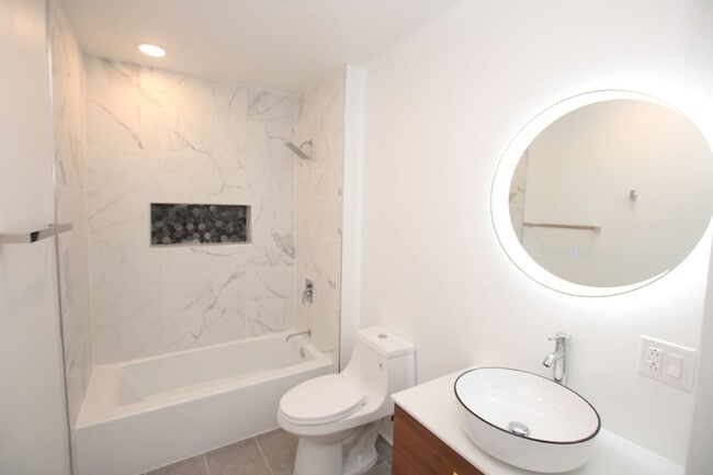Photo - Newly renovated 1 bed apartment in old city Unit 3F