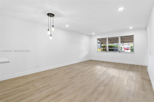 Photo - 410 SE 2nd St Unit 114