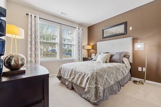 Abierto Habitación con ventanas de gran tamaño - St. James at Goose Creek Apartments