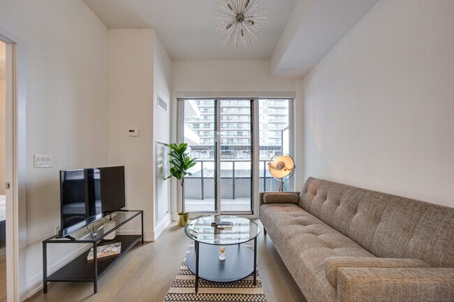 Photo - 2185 Lake Shore Blvd W Unit SI ID1513118P