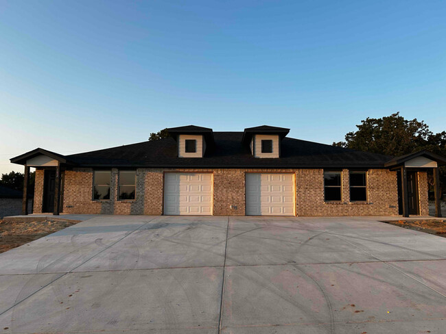 Building Photo - 1400 E Dry Creek Rd Rental