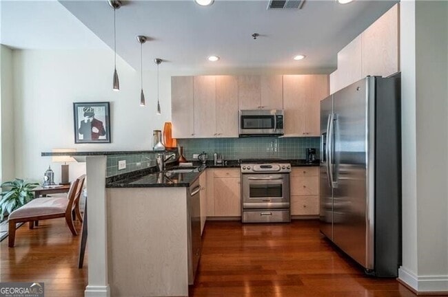 Photo - 905 Juniper St NE Unit 401
