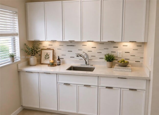 Building Photo - 2665 Middle River Dr Unit 1