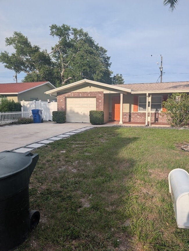 Building Photo - 411 Marjon Ave