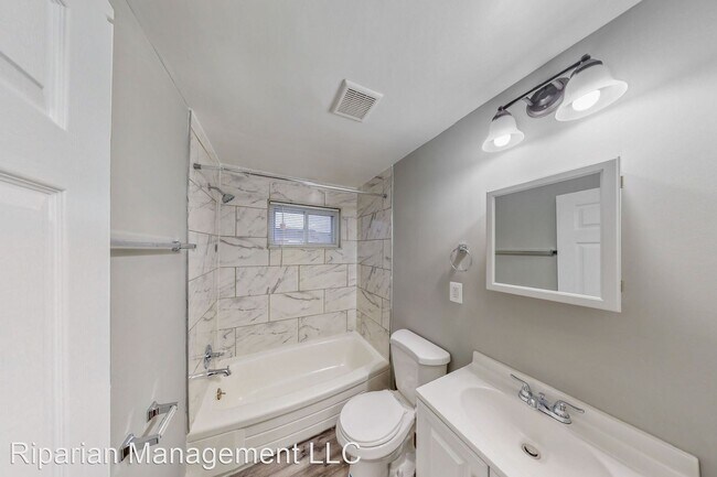 Photo - 2 br, 1 bath House - 4722 Vancouver Road