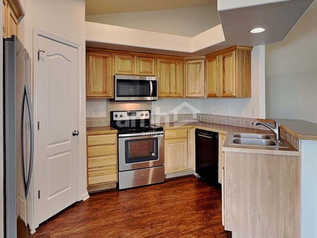 Photo - 410 S Saddlerock Ave