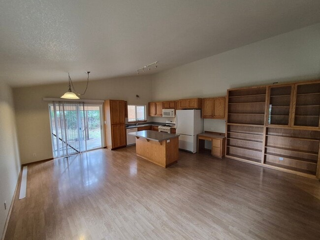 Photo - 3BR/2BA NE Bend Home