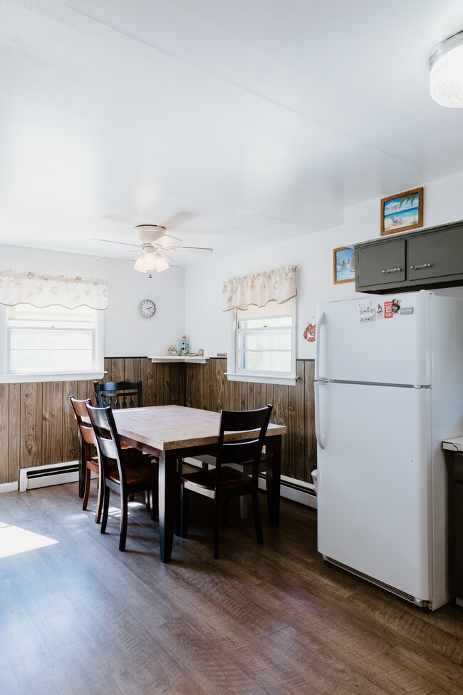 Photo - 216 E Grand Ave