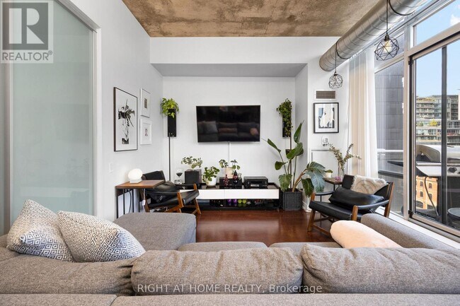 Photo - 66 Portland St Unit PH 805