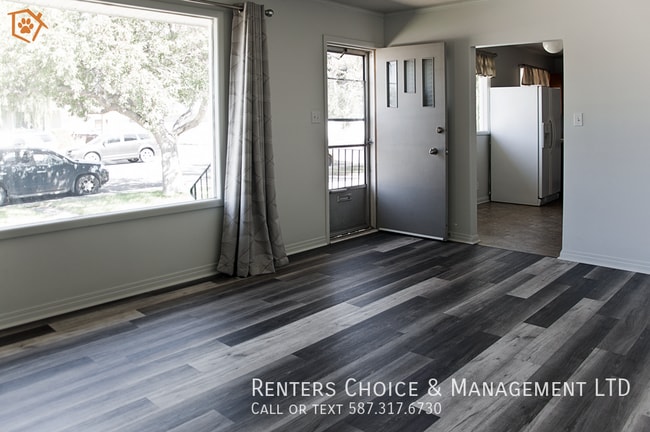 Photo - Dog Friendly Main Floor Suite with Fenced Yard & Driveway Parking