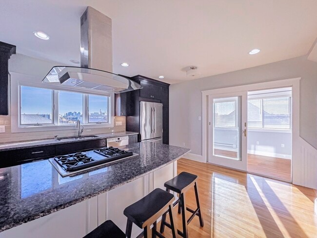 Building Photo - 8 Putnam Rd Unit 8