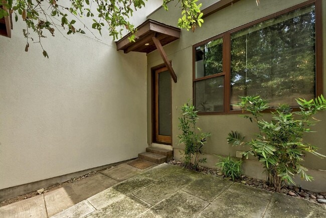 Photo - 2111 Melridge Pl