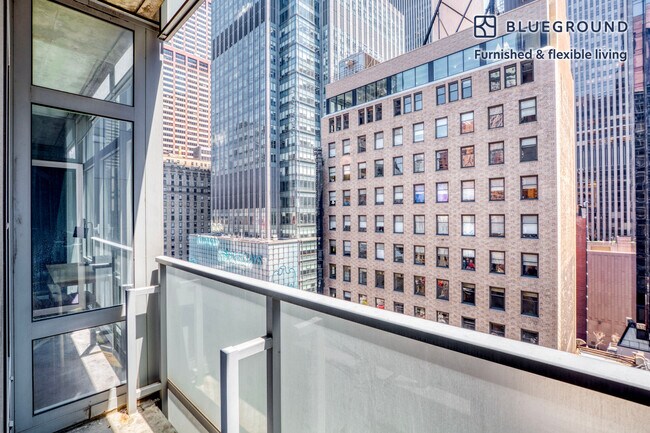 1600 Broadway-SI FL14-ID697