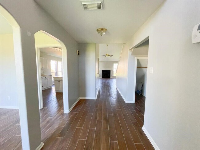 Photo - 6638 Chantalle Dr