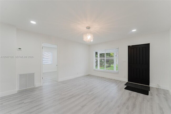 Photo - 481 NE 51st St