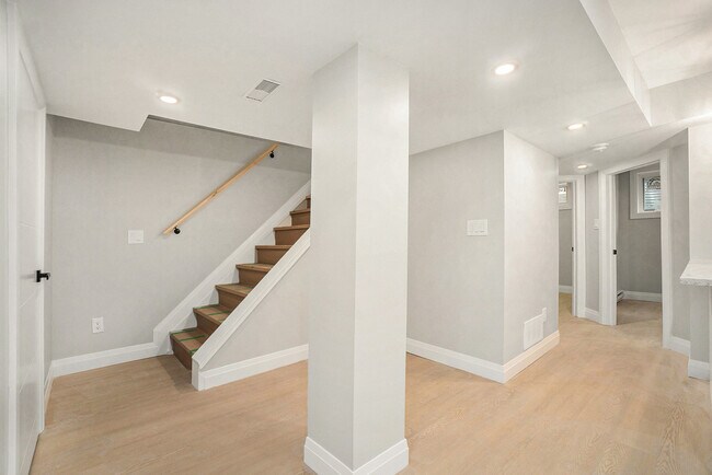 Photo - 75 Dalehurst Dr Unit B