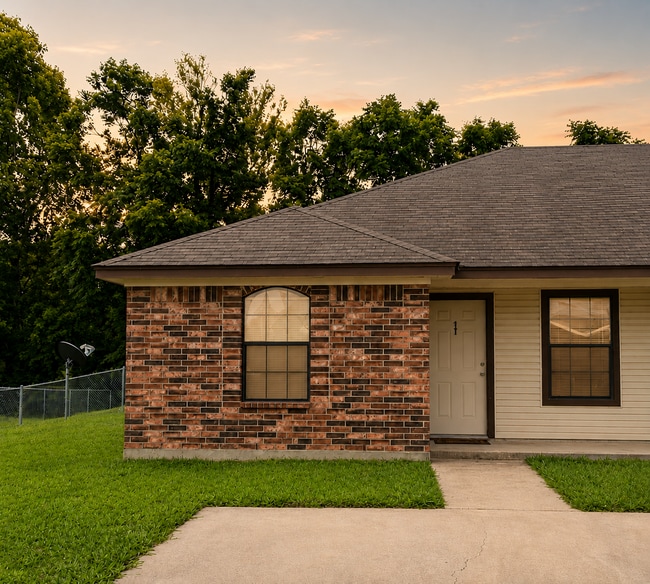 Building Photo - 315 Janelle Dr Unit B