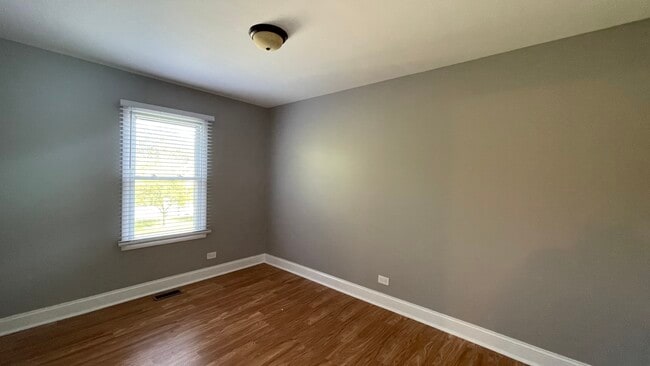 Building Photo - 2541 Prairieview Ln S Rental