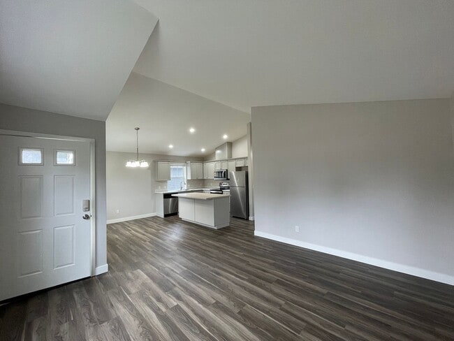 Photo - Kent - Cozy 3 bedroom / 2 bathroom Rambler