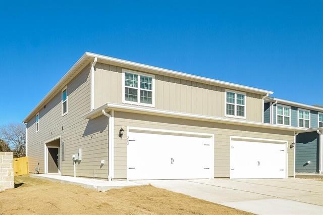 Photo - 305 Marsh Ln