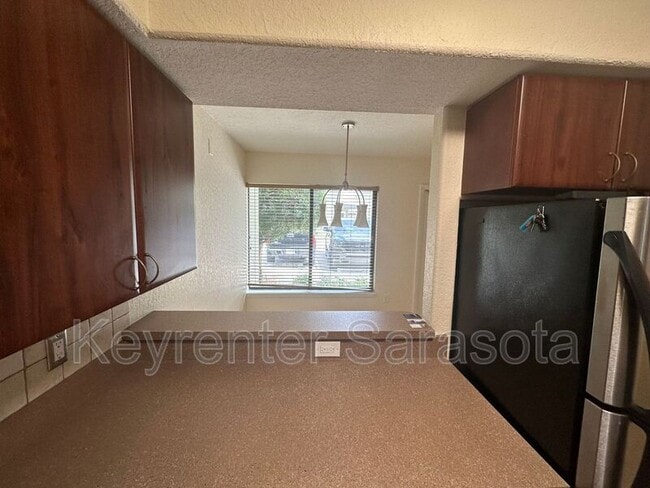 Photo - 4946 25th St W