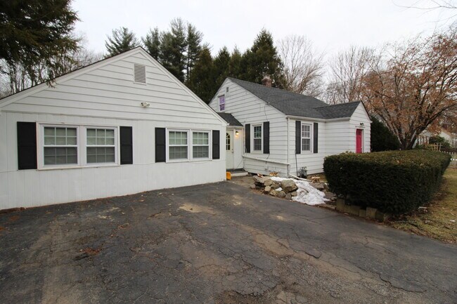 Photo - 136 Tunxis Ave