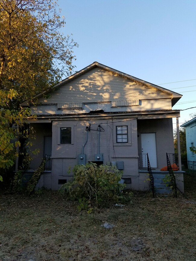 Photo - 305 Abingdon Ave NW