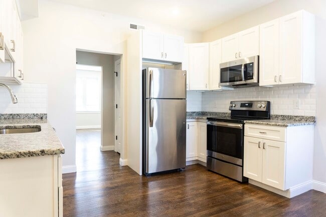 Building Photo - 2016 Commonwealth Ave Unit F