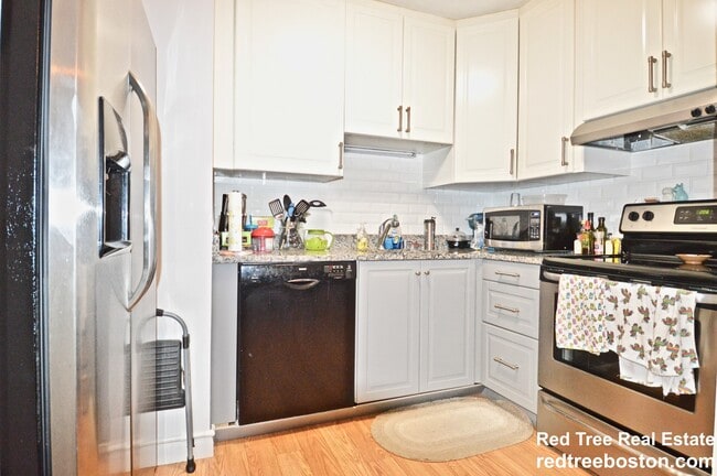 Photo - 10 Scottfield Rd Unit 4