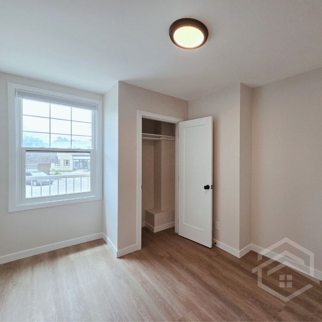 Photo - 2-Bedroom Cozy Living in Tillsonburg!! Unit 1