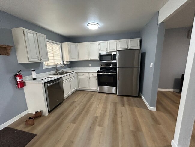 Building Photo - Two story condo in a park-like setting