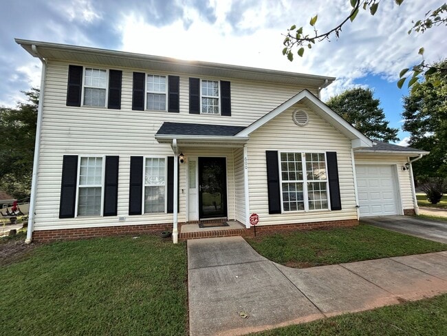 Building Photo - COMING SOON! N Greensboro, 4/2.5 home off of N Church St near Lake Jeanette & I-840