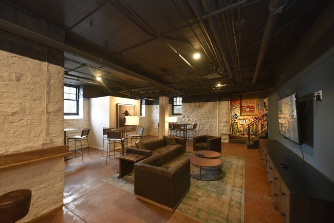 Clubhouse & Lounge - Belvedere Rental
