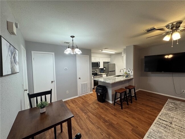 Photo - 1305 W Villa Maria Rd Unidad E104