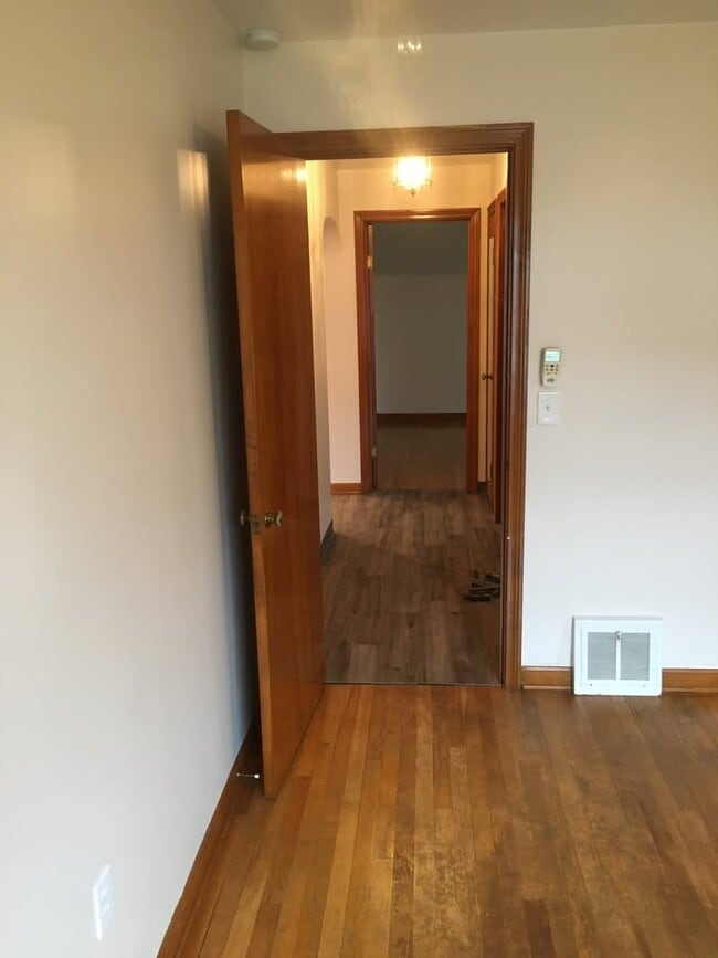 Photo - 1341 W 25th St