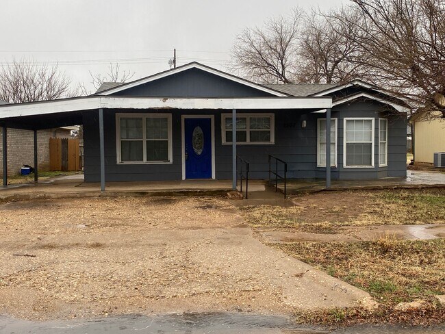 Building Photo - Cute 2-Bedroom Down the Street from Texas Tech!