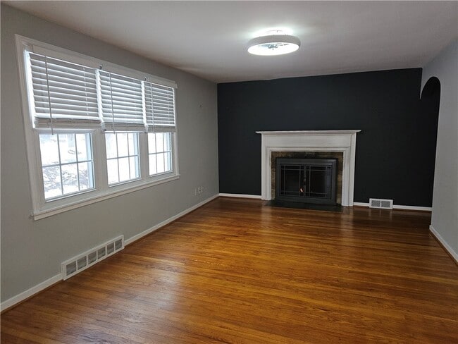 Photo - 940 S Grosvenor Rd