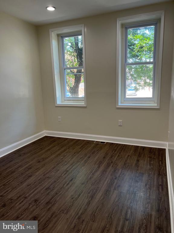 Photo - 1525 E Moyamensing Ave