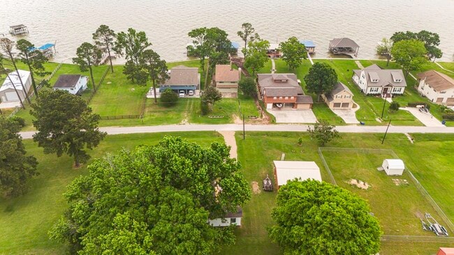Building Photo - 110 Lakeview Shores Dr