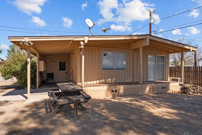 Photo - 757 Oleander St