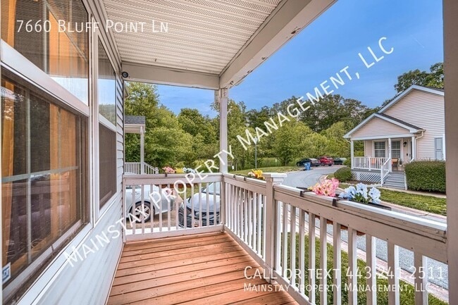 7660 Bluff Point Ln